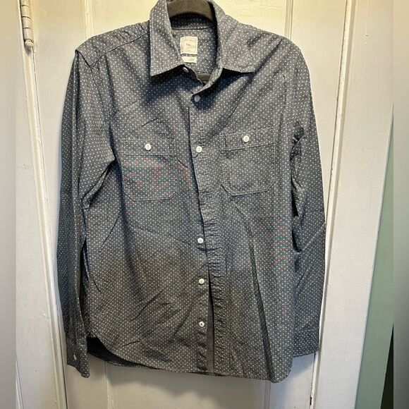 EUC Medium Gap Button Up - Picture 1 of 3